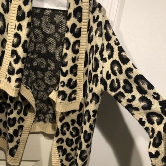 Charlotte Russe open front leopard print cardigan - Picture 3 of 3